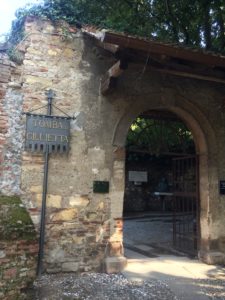 Entrada museo y tumba de Julieta