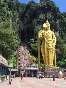 Batu Caves con la estatua de Murugan