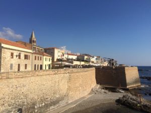 Muralla en el mar